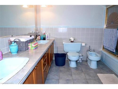 632 Rivermeade Avenue, Kingston, ON - Indoor Photo Showing Bathroom