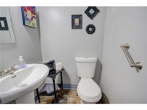 25 Church Street, Westport, ON - Indoor Photo Showing Bathroom