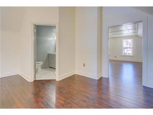 25 Church Street, Westport, ON - Indoor Photo Showing Bathroom