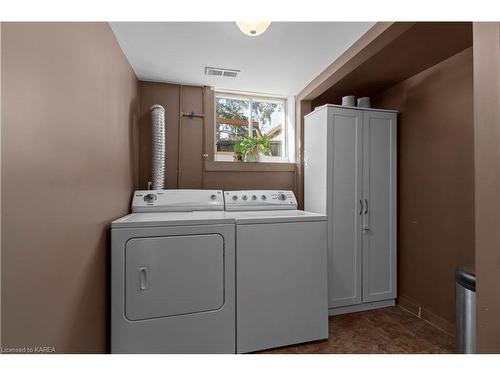 909 Atwood Place, Kingston, ON - Indoor Photo Showing Laundry Room