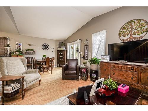 1368 Thornwood Crescent, Kingston, ON - Indoor Photo Showing Living Room