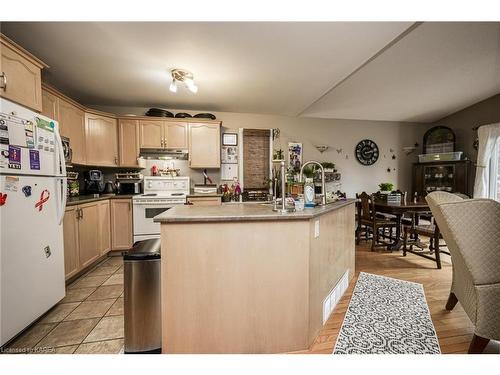 1368 Thornwood Crescent, Kingston, ON - Indoor Photo Showing Kitchen
