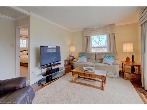 3958 Petworth Rd Road, Harrowsmith, ON - Indoor Photo Showing Living Room