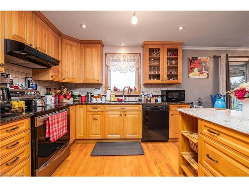 4811 Wolfe Swamp Rd Road, Harrowsmith, ON - Indoor Photo Showing Kitchen