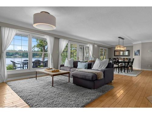873 North Shore Road, Howe Island, ON - Indoor Photo Showing Living Room