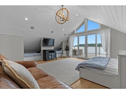 873 North Shore Road, Howe Island, ON - Indoor Photo Showing Other Room
