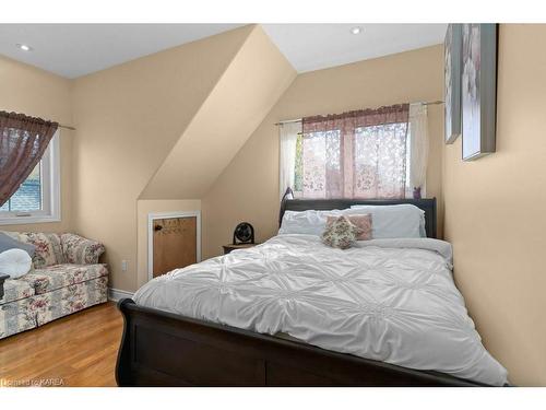 1749 Ormsbee Road, Battersea, ON - Indoor Photo Showing Bedroom