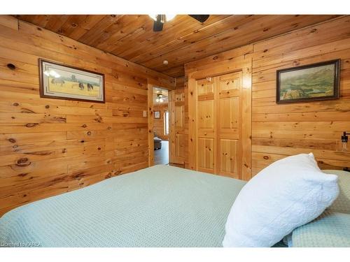 91 Echo Glen Lane, Lansdowne, ON - Indoor Photo Showing Bedroom
