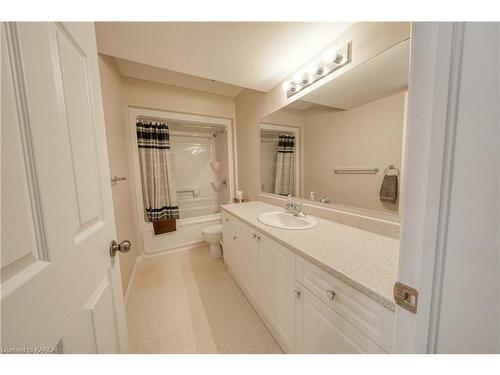 118 Islandview Drive, Amherstview, ON - Indoor Photo Showing Bathroom