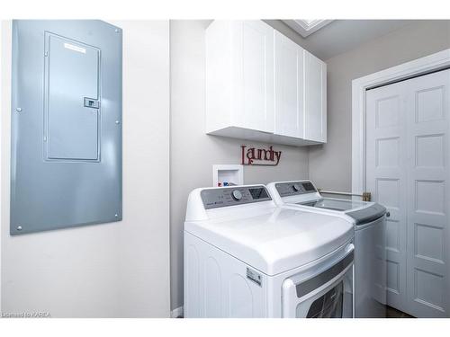 252 Parsons Way, Lanark, ON - Indoor Photo Showing Laundry Room