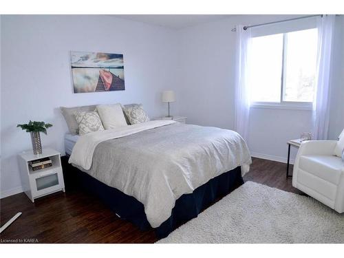 420 Laura Avenue, Kingston, ON - Indoor Photo Showing Bedroom