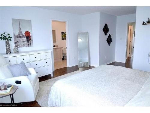420 Laura Avenue, Kingston, ON - Indoor Photo Showing Bedroom
