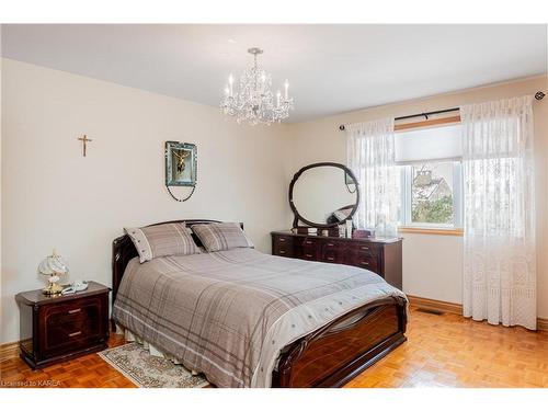 95 Lakeshore Boulevard, Kingston, ON - Indoor Photo Showing Bedroom