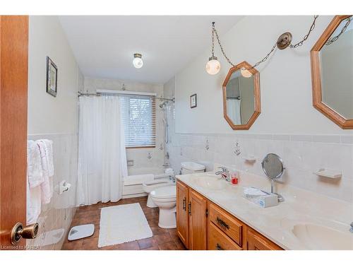 95 Lakeshore Boulevard, Kingston, ON - Indoor Photo Showing Bathroom
