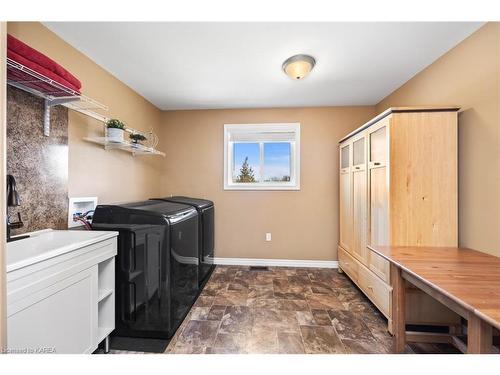 5382 Longswamp Road, South Frontenac, ON - Indoor Photo Showing Laundry Room