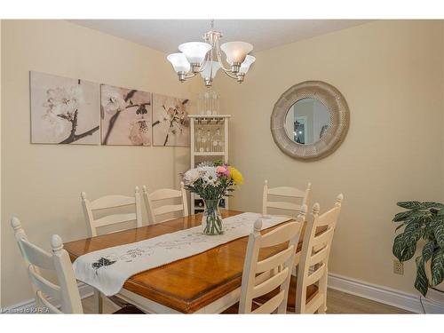 305-540 Talbot Place, Gananoque, ON - Indoor Photo Showing Dining Room