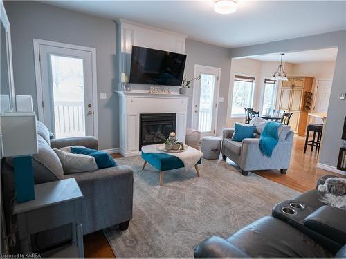 62 Conners Drive, Gananoque, ON - Indoor Photo Showing Living Room With Fireplace