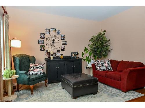 62 Conners Drive, Gananoque, ON - Indoor Photo Showing Living Room