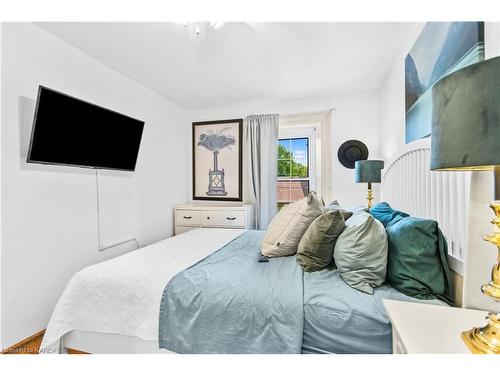 77 Grove Street, Newburgh, ON - Indoor Photo Showing Bedroom