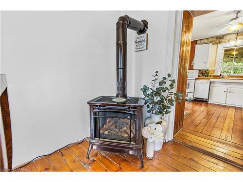 77 Grove Street, Newburgh, ON - Indoor With Fireplace
