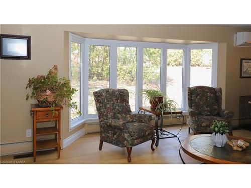 34 Riverview Drive, Brockville, ON - Indoor Photo Showing Living Room