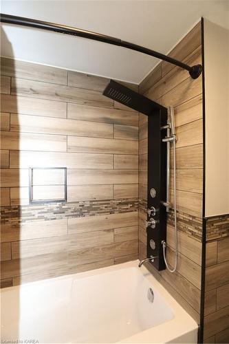 34 Riverview Drive, Brockville, ON - Indoor Photo Showing Bathroom