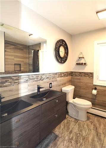 34 Riverview Drive, Brockville, ON - Indoor Photo Showing Bathroom