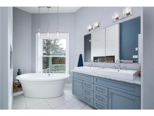 1117 Applewood Lane, Inverary, ON - Indoor Photo Showing Bathroom