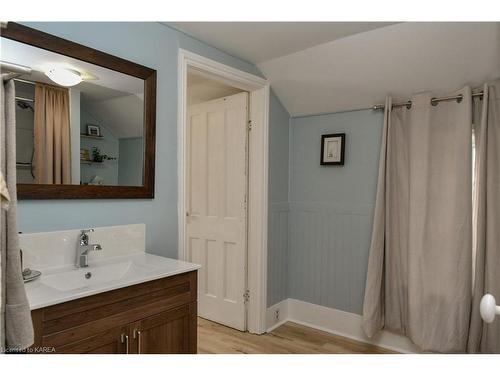 215 Brock Street, Gananoque, ON - Indoor Photo Showing Bathroom