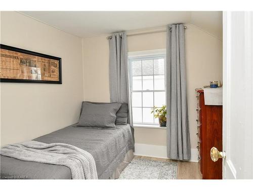 215 Brock Street, Gananoque, ON - Indoor Photo Showing Bedroom