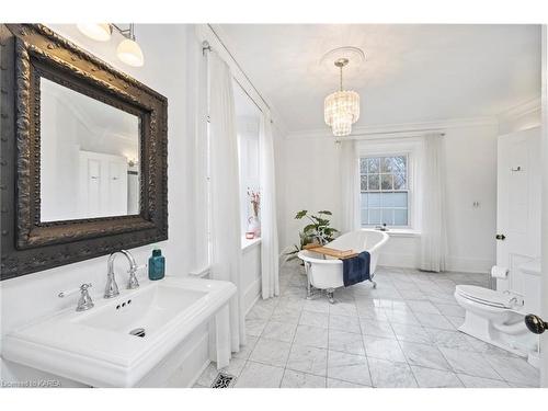 283 Simmons Road, Odessa, ON - Indoor Photo Showing Bathroom