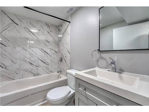 2-151 Dauphin Avenue, Kingston, ON - Indoor Photo Showing Bathroom