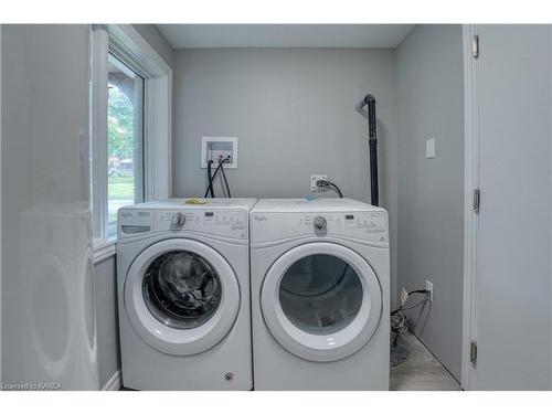 2-151 Dauphin Avenue, Kingston, ON - Indoor Photo Showing Laundry Room