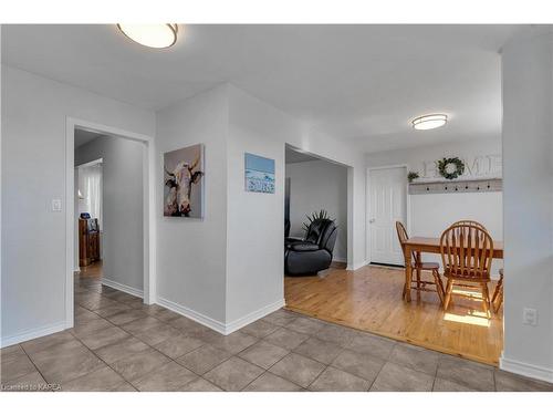 965 Lincoln Drive, Kingston, ON - Indoor Photo Showing Other Room