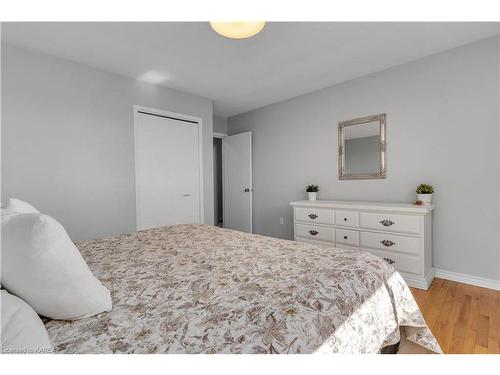 965 Lincoln Drive, Kingston, ON - Indoor Photo Showing Bedroom