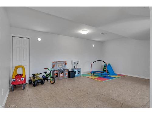 965 Lincoln Drive, Kingston, ON - Indoor Photo Showing Other Room