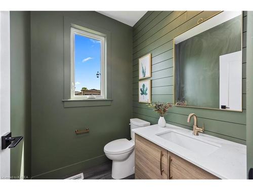 157 Mcdonough Crescent, Amherstview, ON - Indoor Photo Showing Bathroom