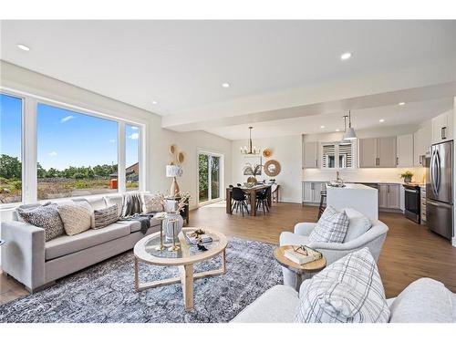 157 Mcdonough Crescent, Amherstview, ON - Indoor Photo Showing Living Room