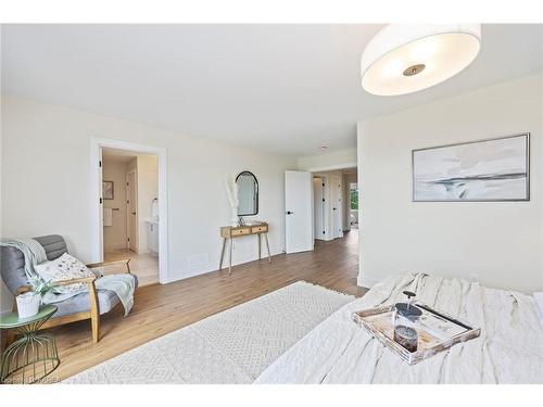 157 Mcdonough Crescent, Amherstview, ON - Indoor Photo Showing Living Room