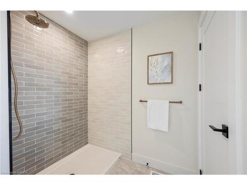 157 Mcdonough Crescent, Amherstview, ON - Indoor Photo Showing Bathroom