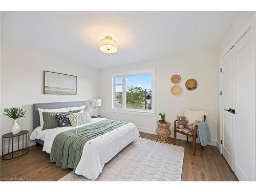 157 Mcdonough Crescent, Amherstview, ON - Indoor Photo Showing Bedroom