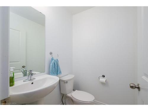 17 Millcreek Drive, Odessa, ON - Indoor Photo Showing Bathroom