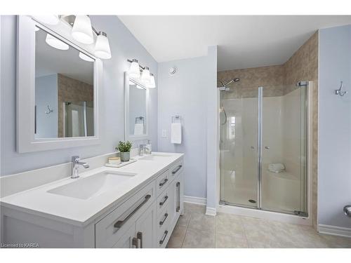 544 St Martha Street, Kingston, ON - Indoor Photo Showing Bathroom