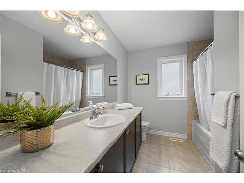 544 St Martha Street, Kingston, ON - Indoor Photo Showing Bathroom