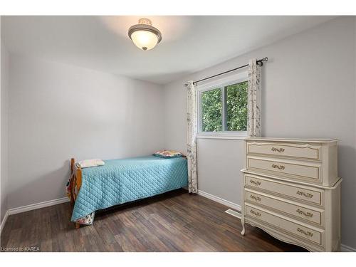 5009 Highway 38, Harrowsmith, ON - Indoor Photo Showing Bedroom