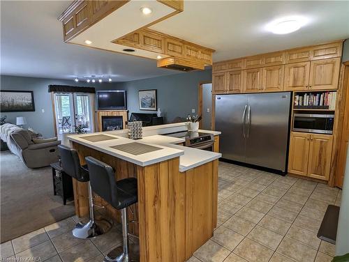 4733 Taylor Kidd Boulevard, Bath, ON - Indoor Photo Showing Kitchen