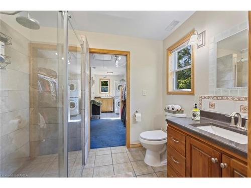 4733 Taylor Kidd Boulevard, Bath, ON - Indoor Photo Showing Bathroom