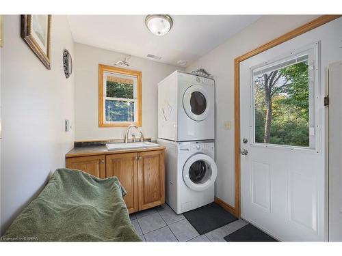 4733 Taylor Kidd Boulevard, Bath, ON - Indoor Photo Showing Laundry Room