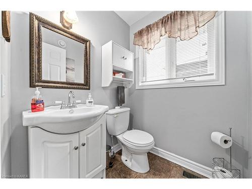 46 United Street, Selby, ON - Indoor Photo Showing Bathroom