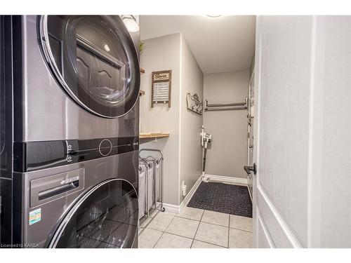 1110 Crossfield Avenue, Kingston, ON - Indoor Photo Showing Laundry Room